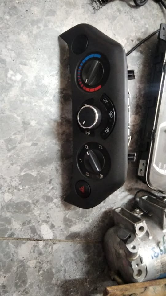 CHEVROLET CRUZE AIRVENT CONTROLS - Private Seller CHEVROLET CRUZE AIRVENT CONTROLS - Private Seller