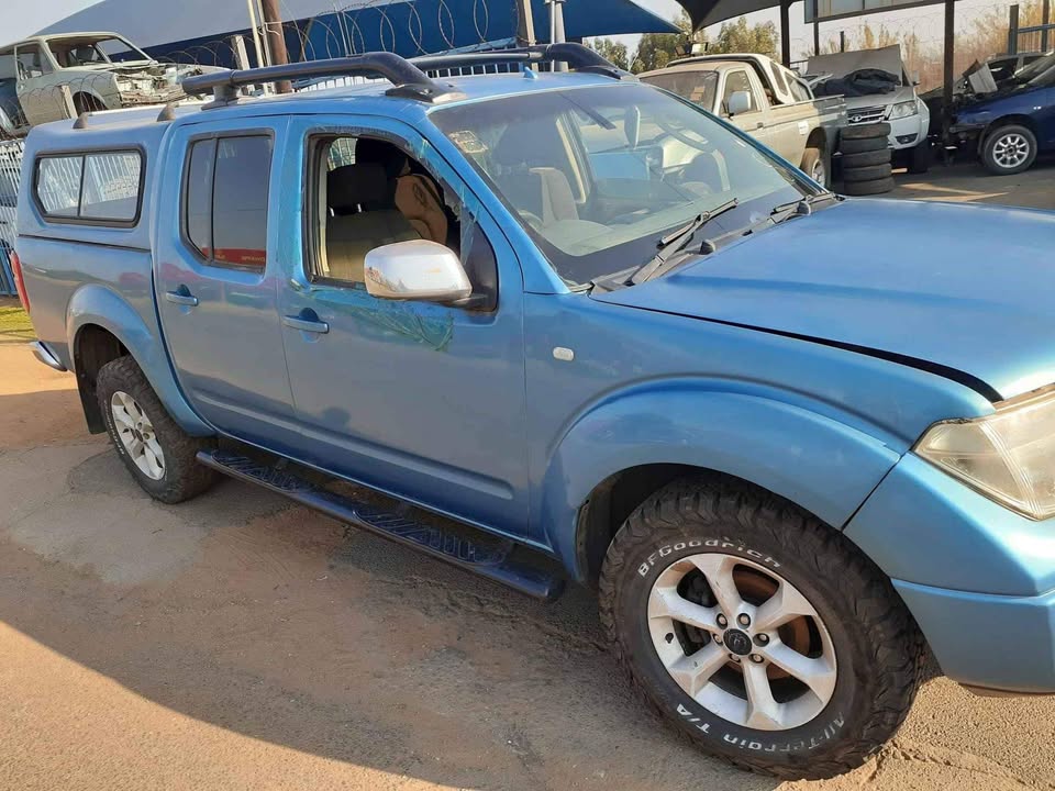 Nissan Navara 4.0 V6 4x4 STRIPPING FOR PARTS CALL OR WHATSAPP - Private Seller