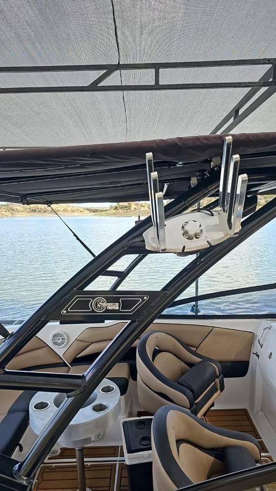 24 Odyssey 720 Wake Boat - Private Seller