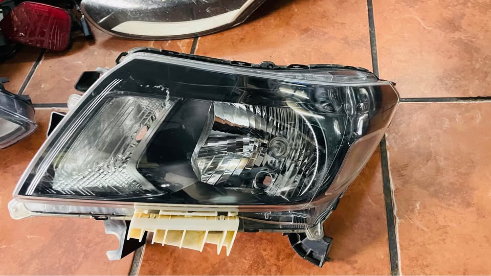 Nissan Navara headlight 2017/21 - Private Seller Nissan Navara headlight 2017/21 - Private Seller