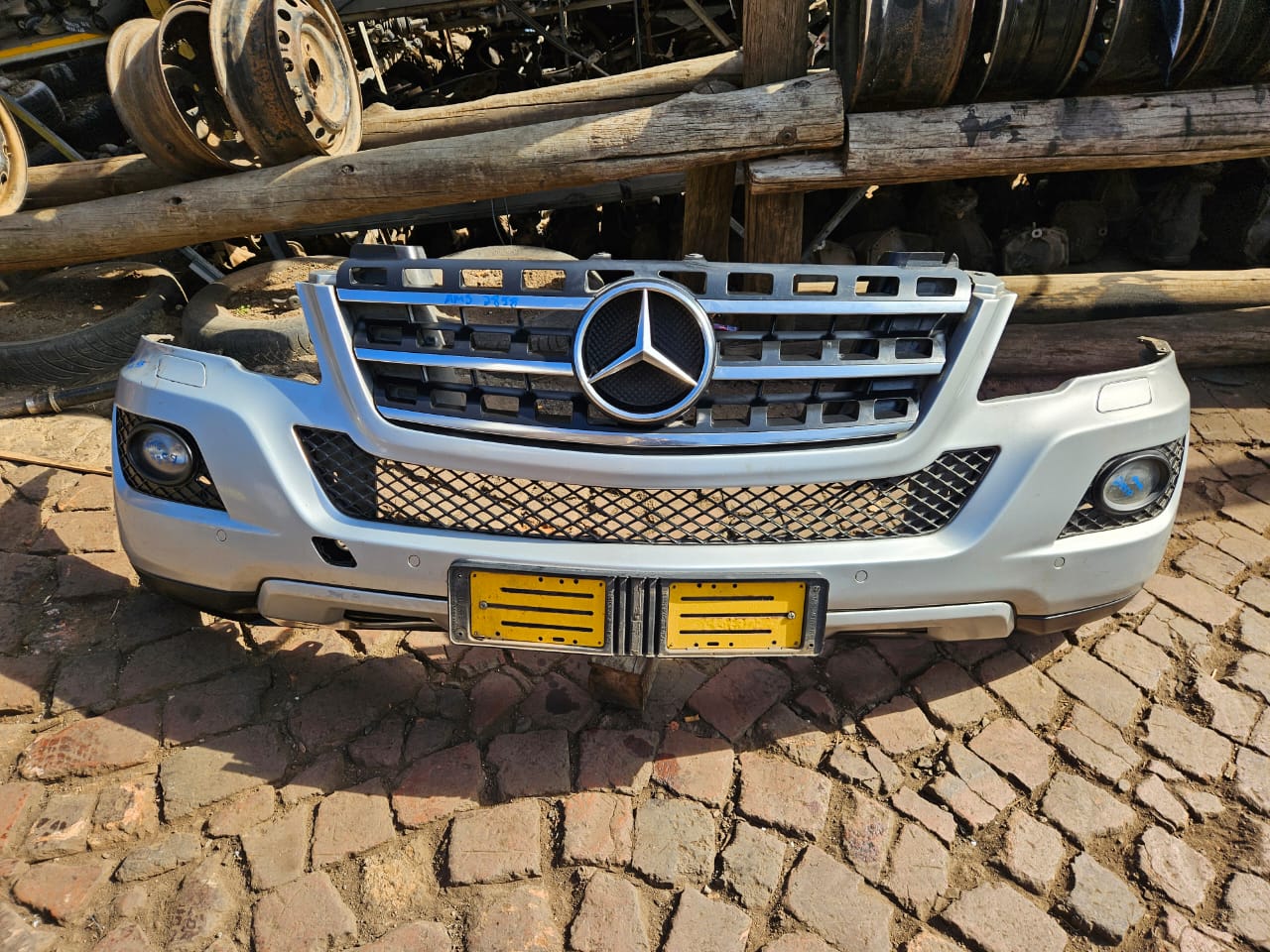 Mercedes-Benz ML350 W164 2010 used front bumper for sale. Mercedes-Benz ML350 W164 2010 used front bumper for sale.