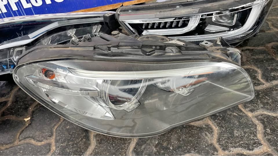 BMW 5 Series F10 headlight - Private Seller BMW 5 Series F10 headlight - Private Seller