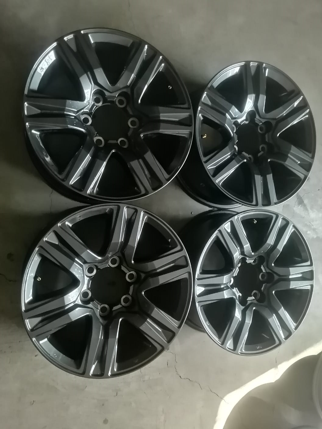 17inch Toyota Hilux/Fortuner original mags to use for spare - Private Seller 17inch Toyota Hilux/Fortuner original mags to use for spare - Private Seller