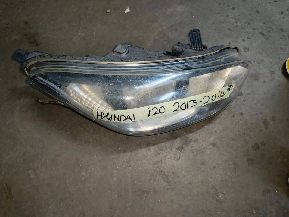 Hyundai i20 Headlight 2013-2014 Rightside - Private Seller