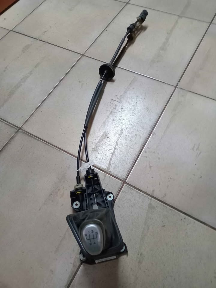 2016 Chevrolet utility bakkie gear liver with cables for sale @ circle 7 used parts - Private Seller