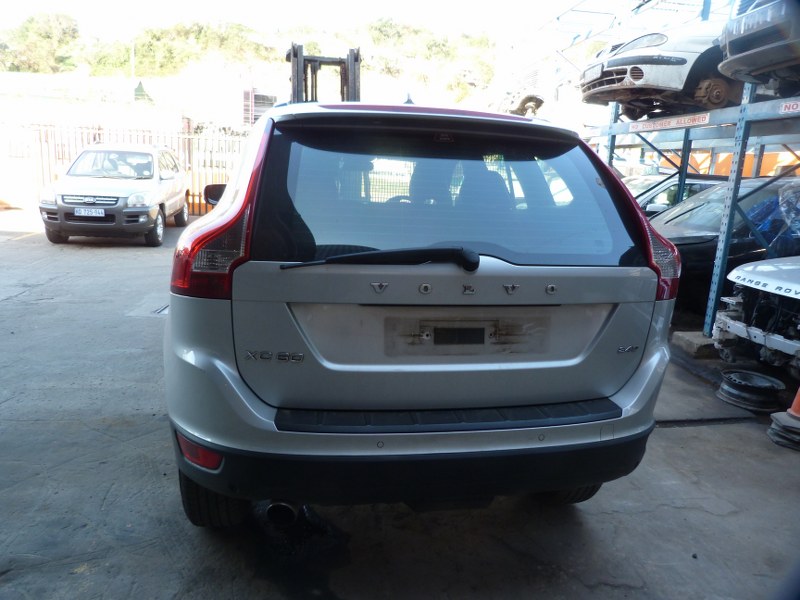 STRIPPING Volvo XC60 2.4D Geartronic - 2010 - Private Seller STRIPPING Volvo XC60 2.4D Geartronic - 2010 - Private Seller