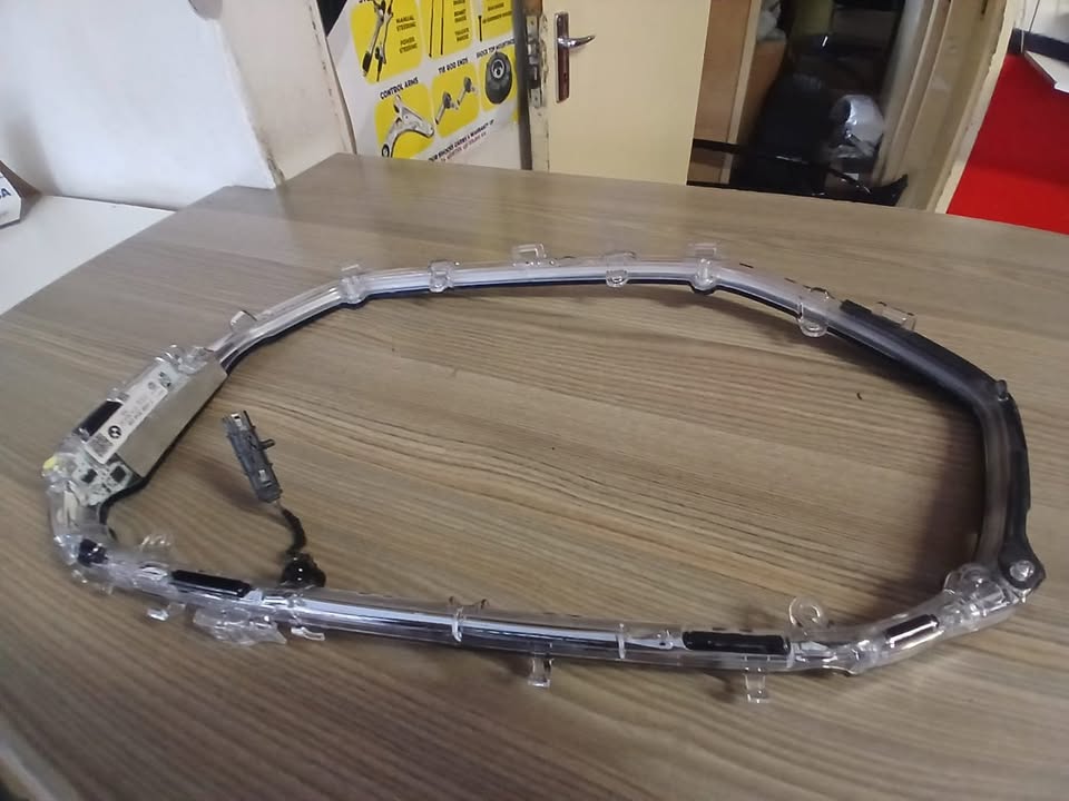 2024 BMW X6 G06 MAIN GRILL LED LIGHT RIGHT SIDE - Private Seller 2024 BMW X6 G06 MAIN GRILL LED LIGHT RIGHT SIDE - Private Seller