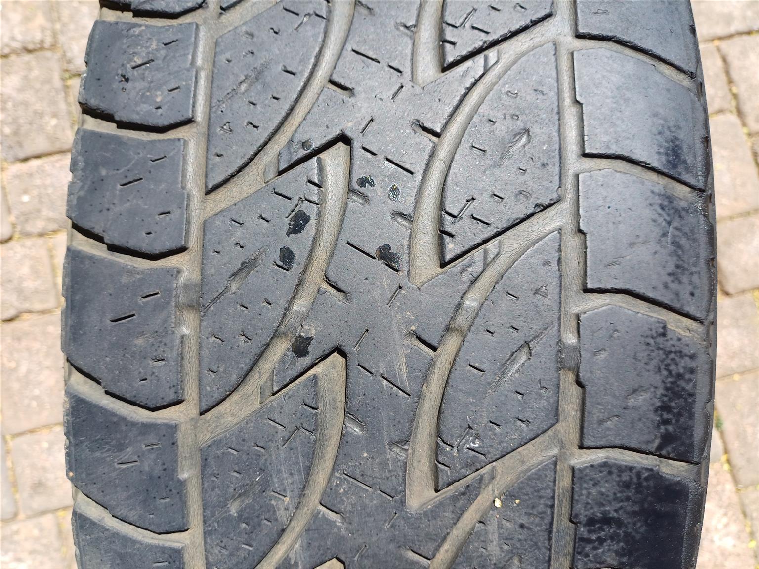Bridgestone Dueler Tyre 265-65-R17 x 6.