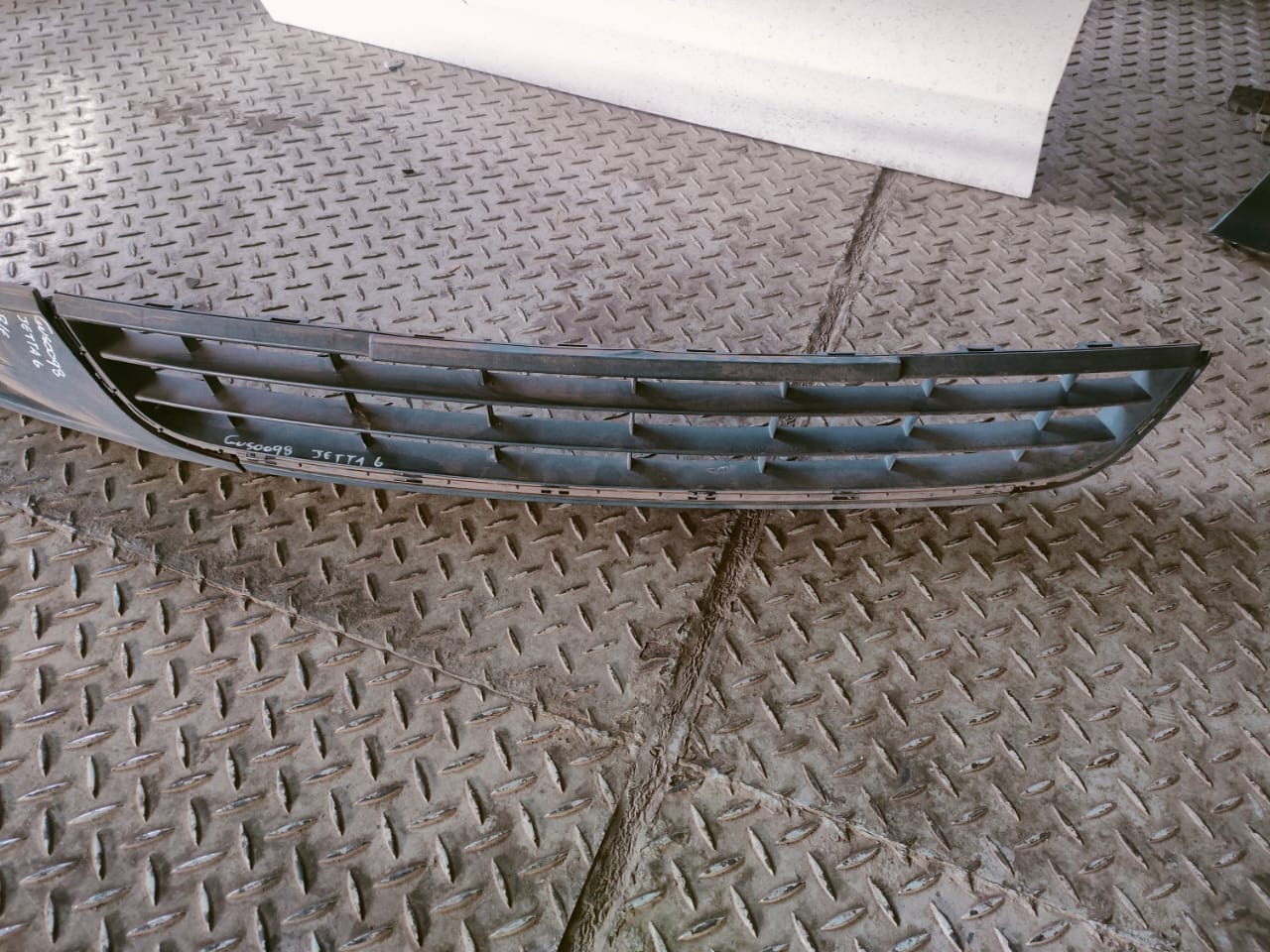 VW Jetta 6 bumper grille for sale - Private Seller
