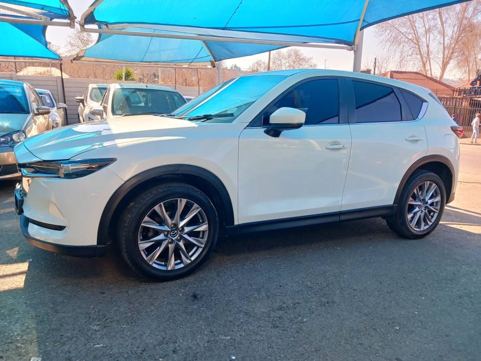 2019 MAZDA CX-5 2.0 SKYACTIVE  Transmission: Automatic  Mileage: 81000km  Fueltype: Petrol  White