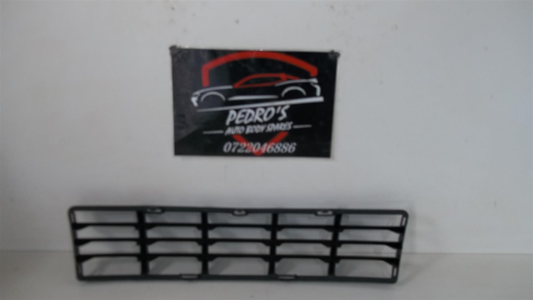 Volvo V50 front bumper lower grille - Private Seller Volvo V50 front bumper lower grille - Private Seller