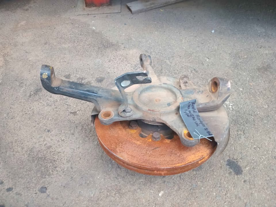 2003 ford ranger Wl 2.5 left side hub n stub with disc for sale WhatsApp or cell - Private Seller