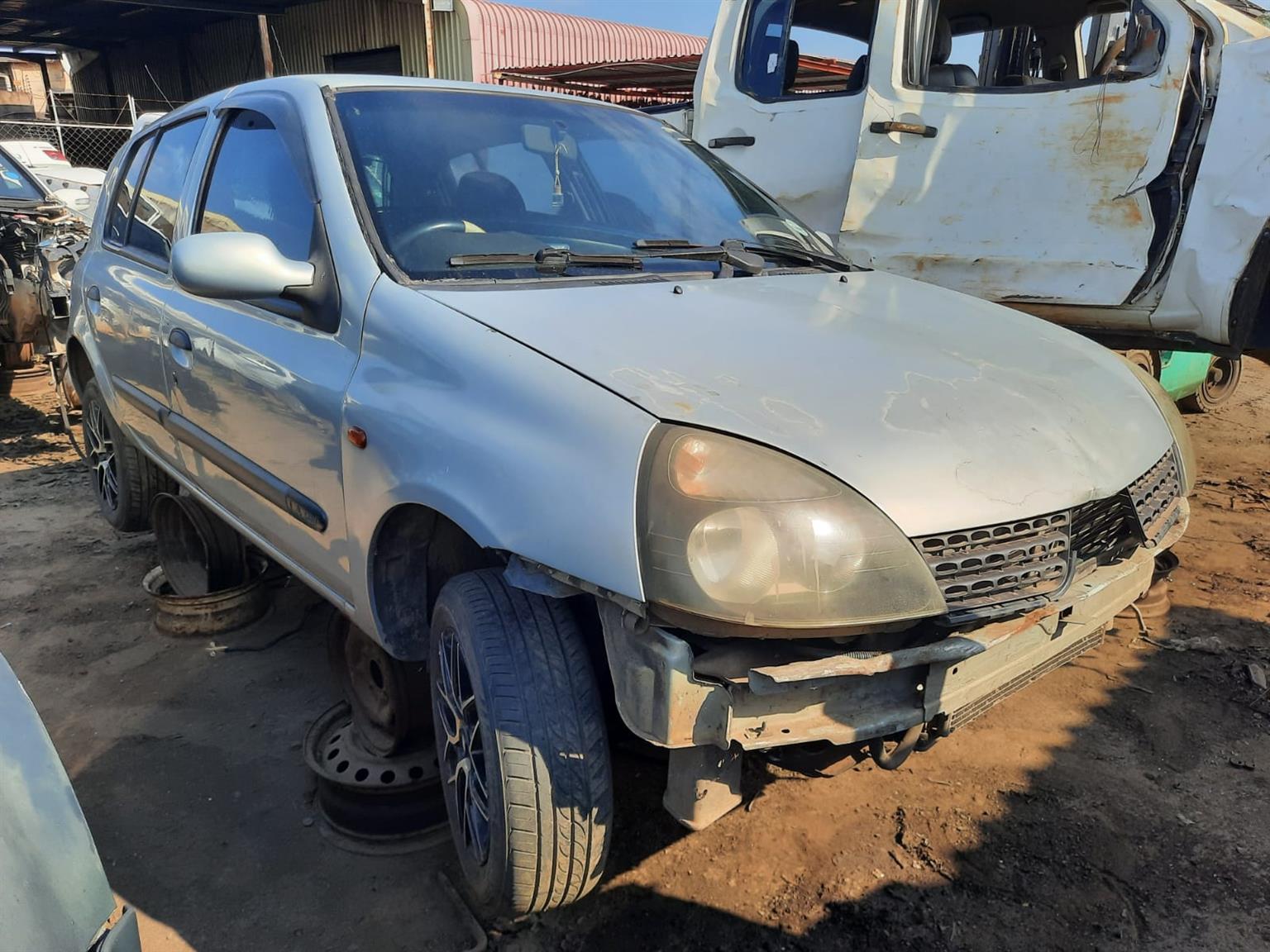 2001 Renault Clio 2 - Stripping for Spares