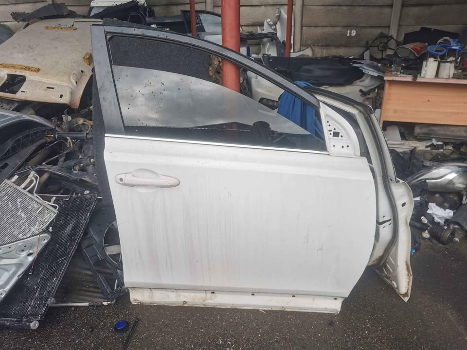 Toyota Rav4 right door - Private Seller Toyota Rav4 right door - Private Seller