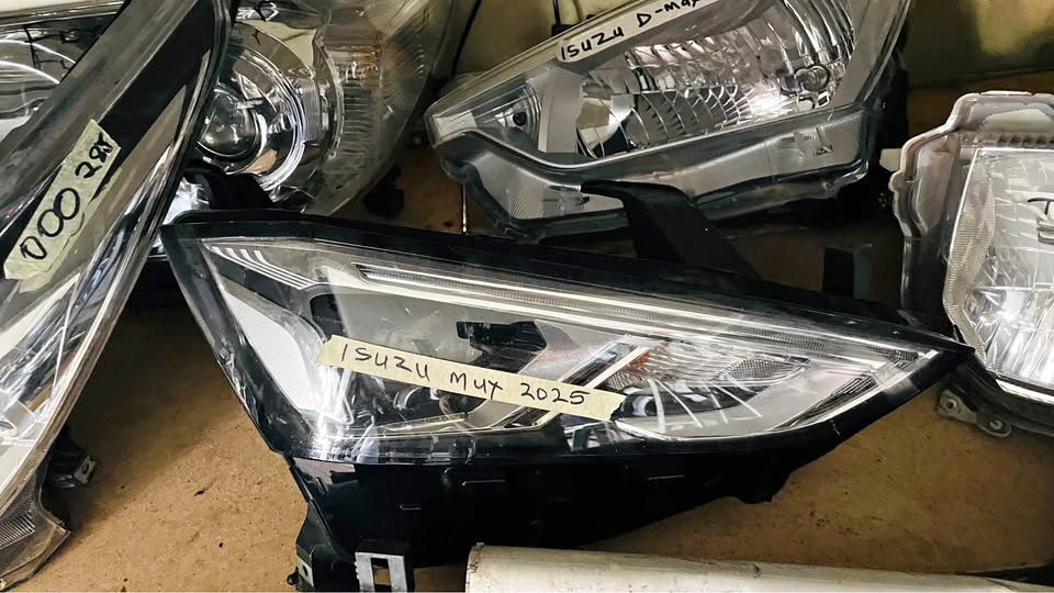 Isuzu MUX Headlight - Private Seller Isuzu MUX Headlight - Private Seller