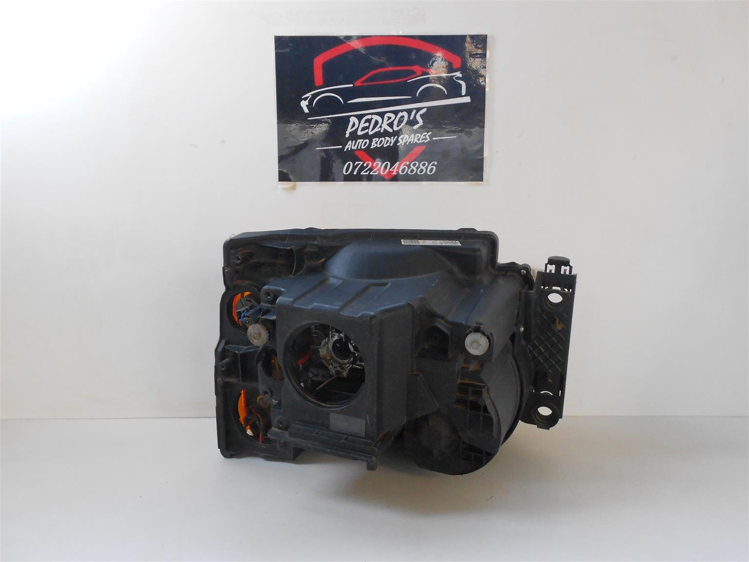 Land rover Discovery 3 xenon headlight - Private Seller Land rover Discovery 3 xenon headlight - Private Seller
