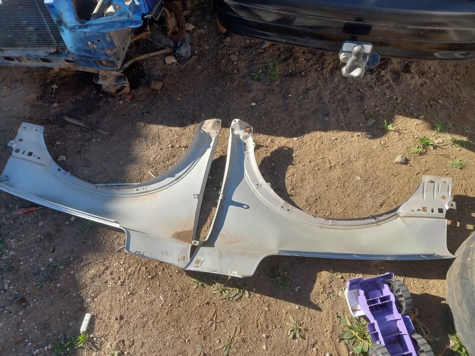 VOLVO XC90 D5 06-14 FRONT FENDERS