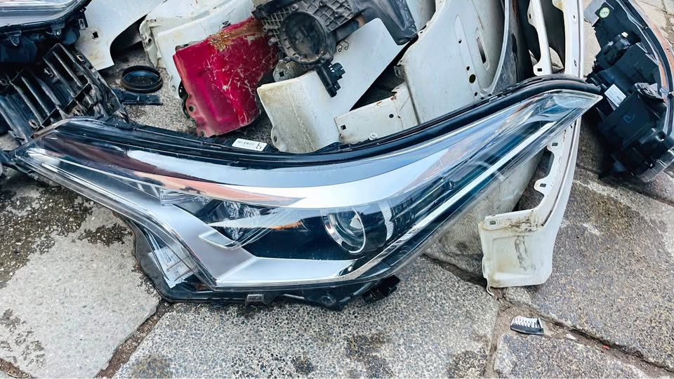 Toyota C-HR Headlight 2016/24