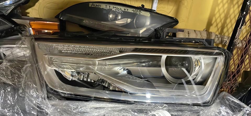 Audi Q3 xenon headlight - Private Seller Audi Q3 xenon headlight - Private Seller