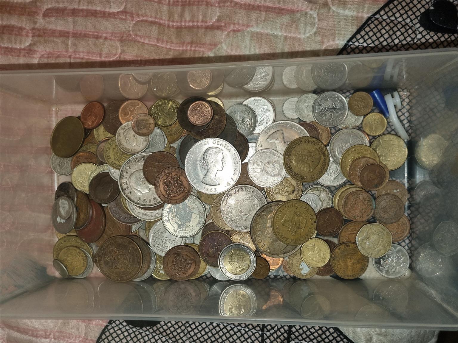 Coin and note collection  of different countries Coin and note collection  of different countries