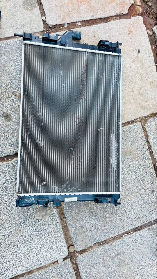 Renault Sandero radiator Nissan Np200 radiator - Private Seller Renault Sandero radiator Nissan Np200 radiator - Private Seller