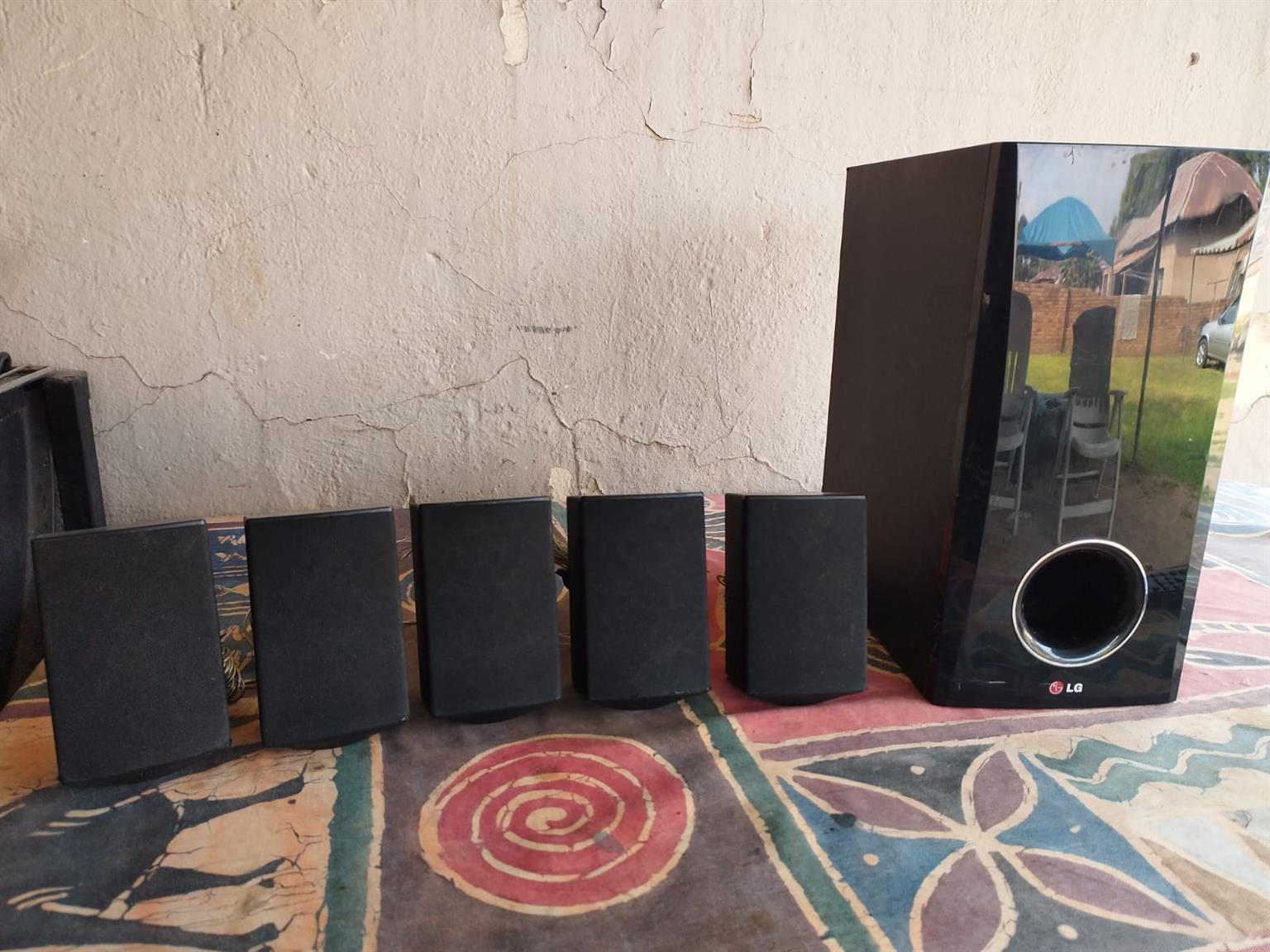 LG 3D Blu-ray home theater surround sound with remote.