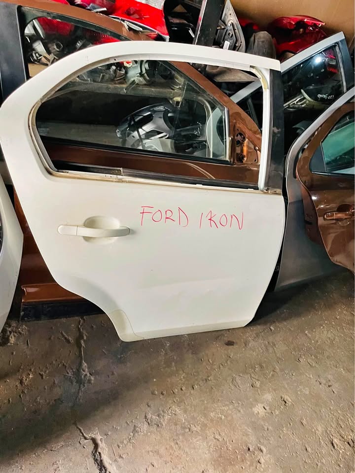 Ford Ikon door - Private Seller Ford Ikon door - Private Seller