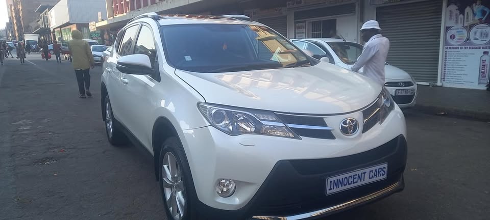 2015 TOYOTA RAV4 2.0 ENGINE, AUTOMATIC TRANSMISSION, 89000KM LEATHER SEATS, SUNROOF
