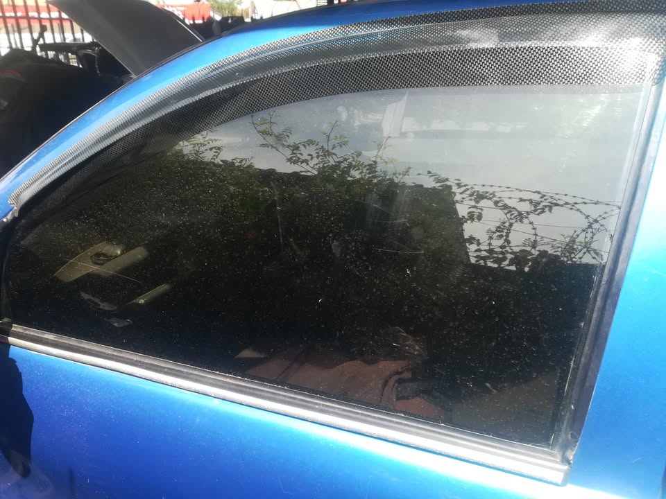FIAT PALIO LEFT FRONT WINDOW - Private Seller FIAT PALIO LEFT FRONT WINDOW - Private Seller