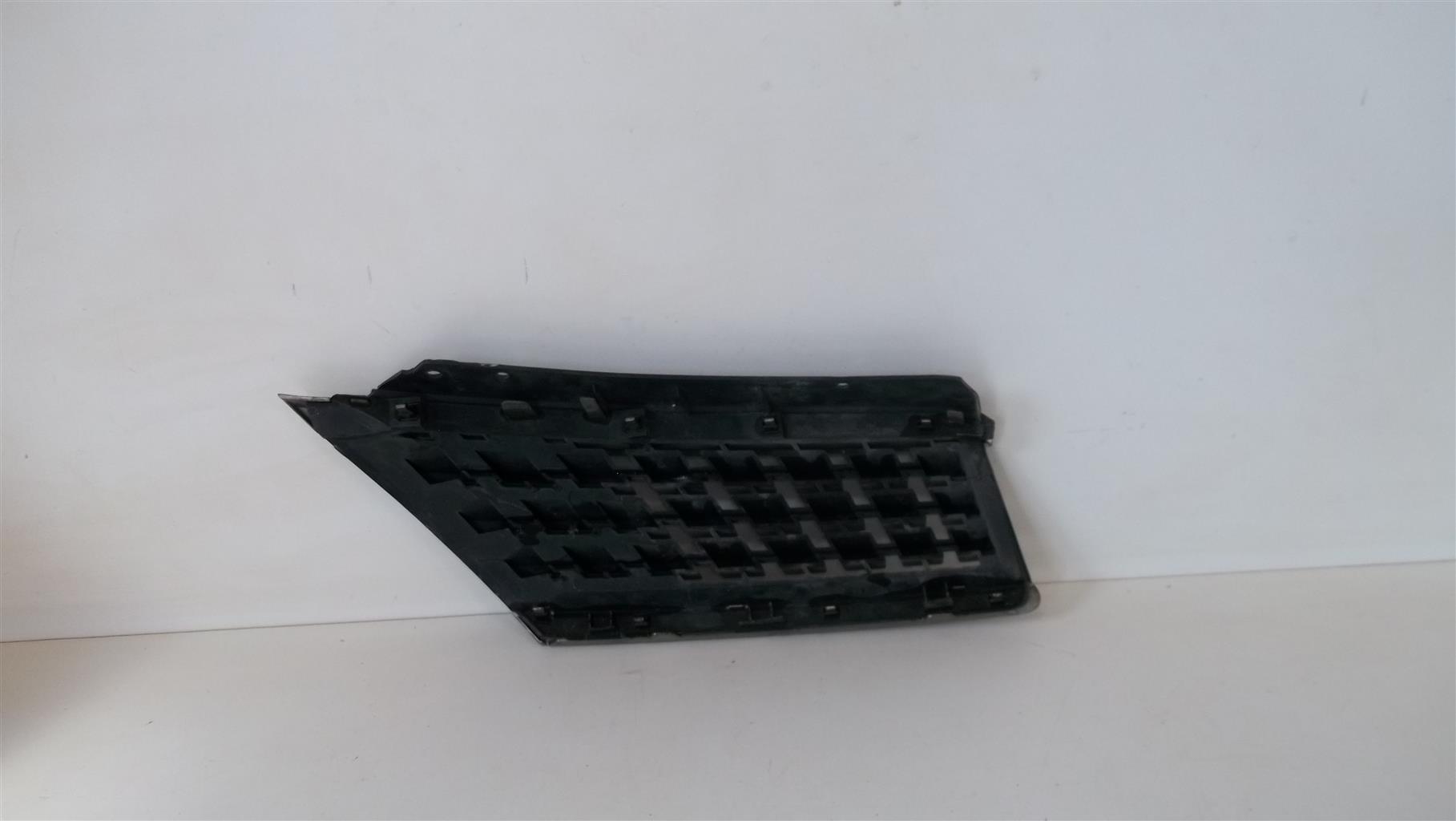 Nissan Tiida grille - Private Seller Nissan Tiida grille - Private Seller