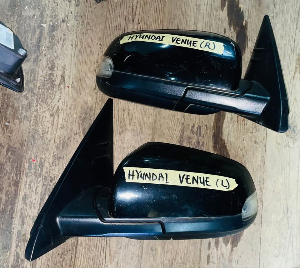 Hyundai Venue side mirrors - Private Seller Hyundai Venue side mirrors - Private Seller