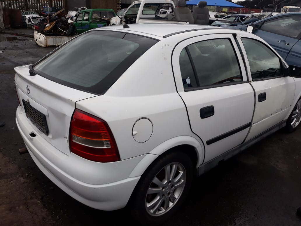 2004 Opel Astra CDE 2.0 L - Stripping for Spares