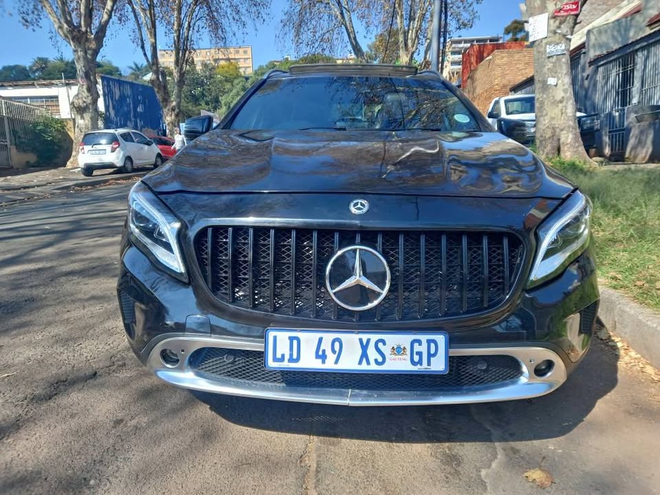 2018 Mercedes-Benz A200 GLA Petrol, Automatic, Black, 146000kms Service book, sunroof.