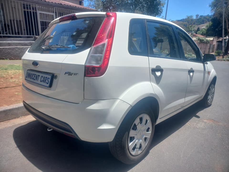 2014 FORD FIGO 1.4 PETROL, MANUAL, WHITE COLOR, MILEAGE 100000KMS