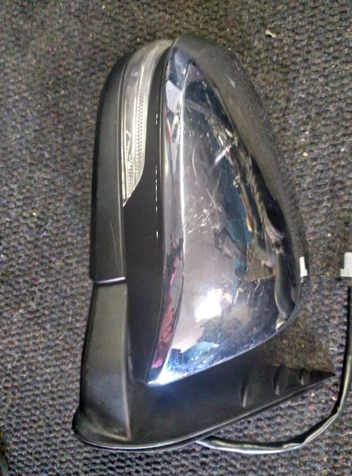 Toyota Hilux GD-6 legend Side Mirror For Sale - Private Seller Toyota Hilux GD-6 legend Side Mirror For Sale - Private Seller