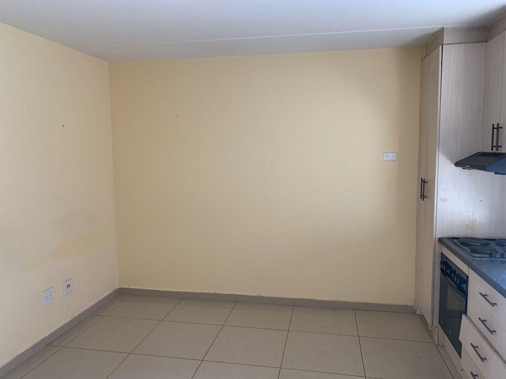 2 BEDROOM FLAT AVAILABLE FOR RENT IN FLEURHOF EXT 5 