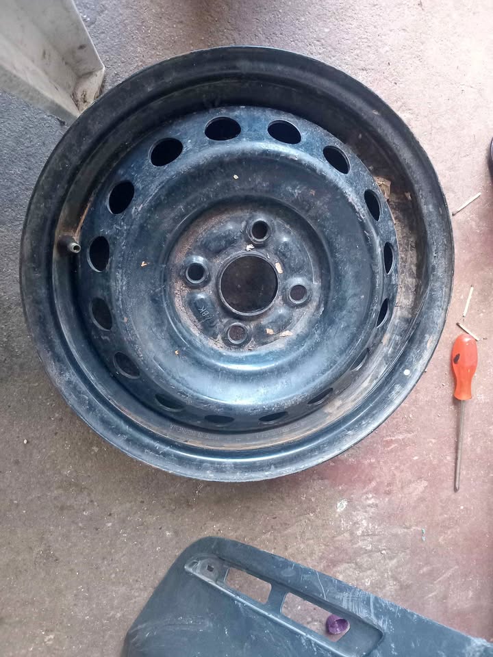 Toyota agya rim - Private Seller Toyota agya rim - Private Seller