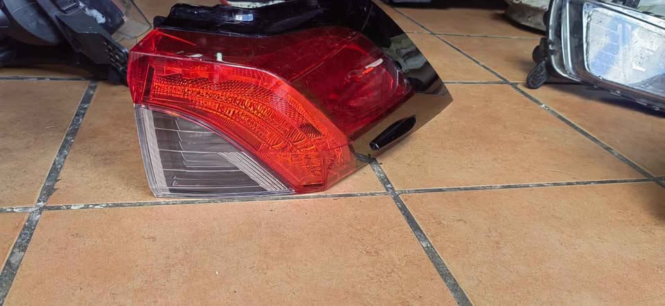 Toyota RAV4 Taillight Right side 2023-2024 - Private Seller Toyota RAV4 Taillight Right side 2023-2024 - Private Seller