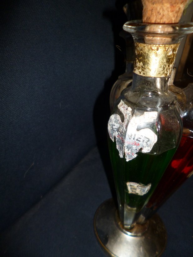 Vintage 3 Bottle stand