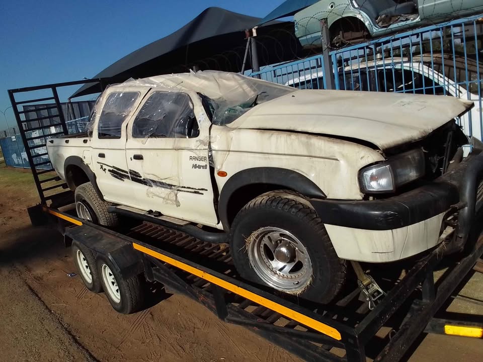 2005 ford ranger XLT 2.5 diesel engine bakkie stripping for parts engine still running good - Private Seller 2005 ford ranger XLT 2.5 diesel engine bakkie stripping for parts engine still running good - Private Seller