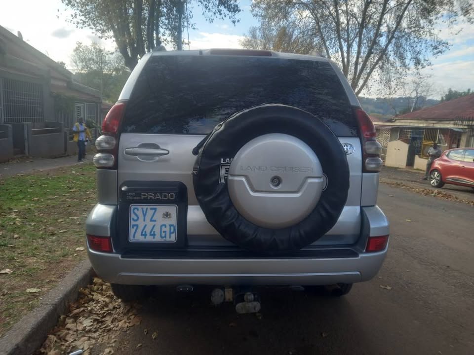 2007 TOYOTA LAND CRUISER PRADO V6 4.0 PETROL, AUTOMATIC 4X4, SILVER, 195000KM