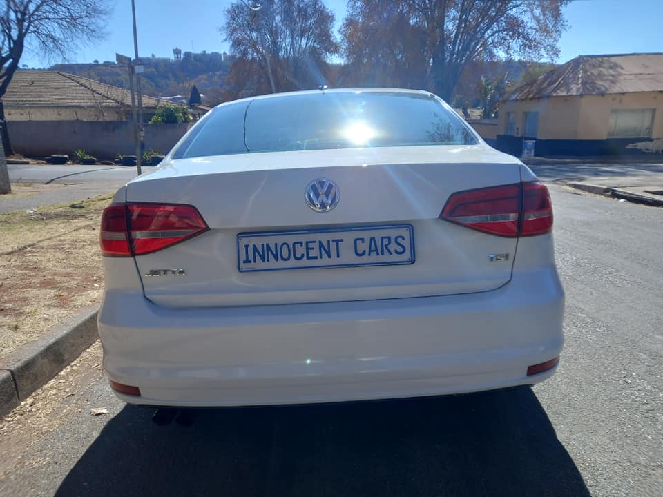 2018 VW JETTA 6 TSI 1.4 PETROL, AUTOMATIC, WHITE COLOR, MILEAGE 85000KM SERVICE BOOK