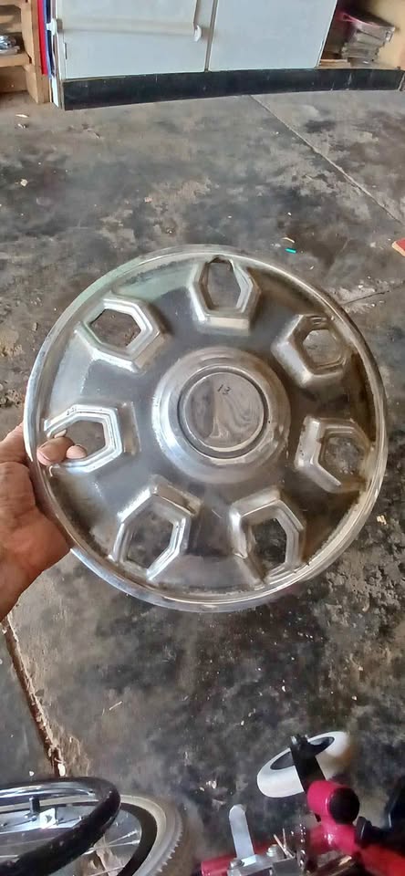 Datsun SSS, hub cap - Private Seller Datsun SSS, hub cap - Private Seller