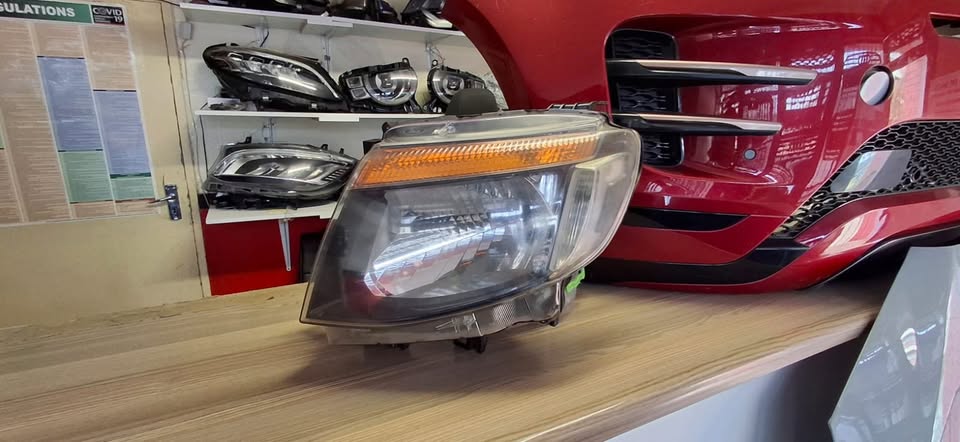 2014 FORD RANGER T6 RIGHT HEADLIGHT FOR SALE - Private Seller 2014 FORD RANGER T6 RIGHT HEADLIGHT FOR SALE - Private Seller