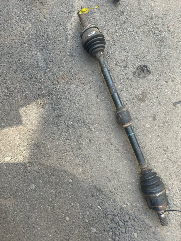 KIA Sportage Right CV Shaft For Sale @Circle 7 Used Parts Call or WhatsApp - Private Seller