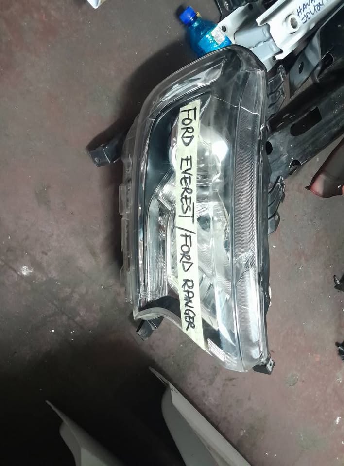 Ford Everest/ Ford Ranger Headlight - Private Seller Ford Everest/ Ford Ranger Headlight - Private Seller