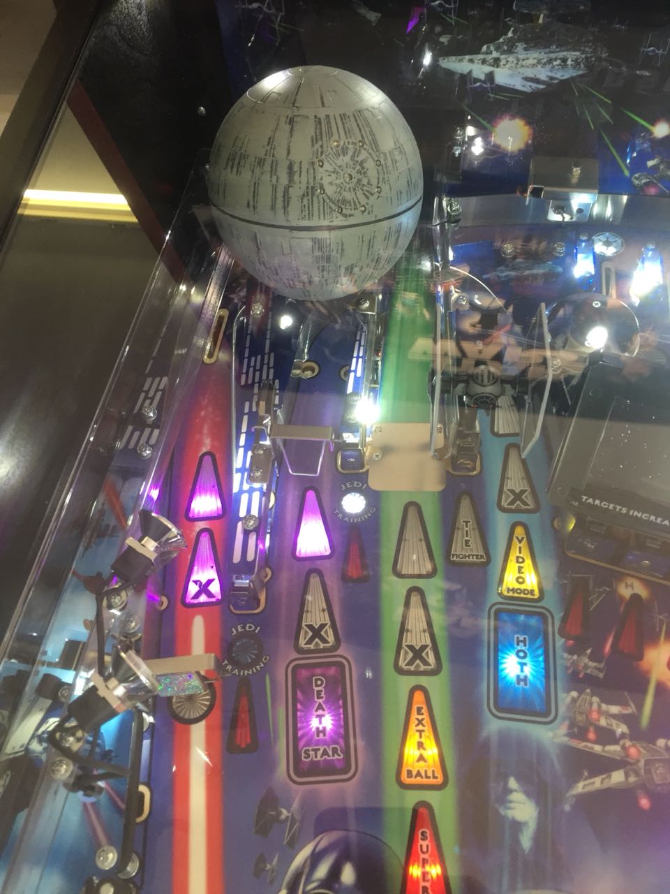 Star Wars Pro Pinball Machine by Stern 