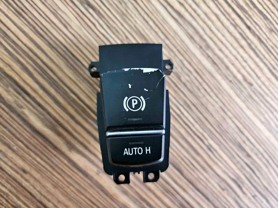 BMW HANDBRAKE SWITCH PLUS AUTO HOLD - OEM F10,11,12,13 - Private Seller BMW HANDBRAKE SWITCH PLUS AUTO HOLD - OEM F10,11,12,13 - Private Seller
