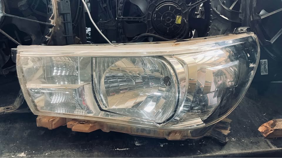 Toyota Hilux GD6 normal headlight - Private Seller Toyota Hilux GD6 normal headlight - Private Seller