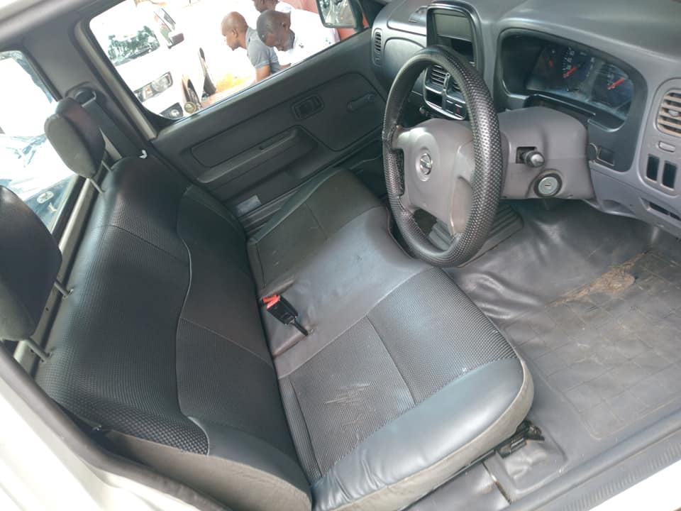 2017 Nissan NP300 2.0 Petrol, Manual, White, Sparekey 107000km